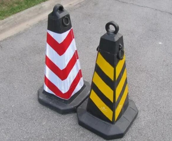 反光路錐的作用.jpg 反光路錐(zhuī)的作用.jpg