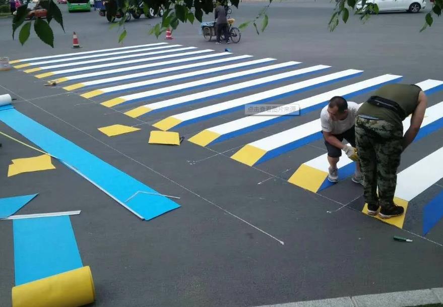 1679623343790266.jpg 預成型標線帶安(ān)裝.jpg